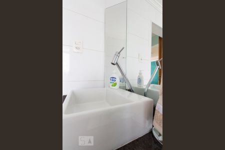 Banheiro social de apartamento para alugar com 1 quarto, 52m² em Bosque da Saúde, São Paulo
