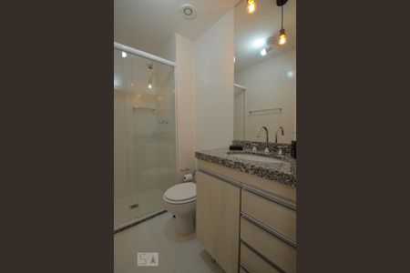 Banheiro de kitnet/studio para alugar com 1 quarto, 26m² em Campos Elíseos, São Paulo