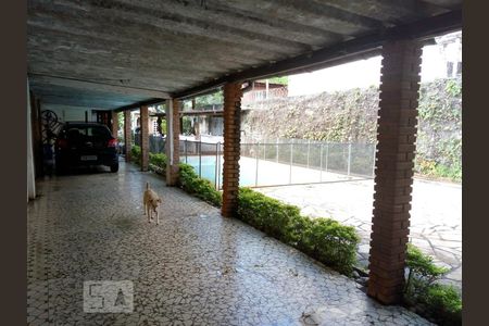 Casa à venda com 250m², 6 quartos e 4 vagas Casa à venda com 250m², 6 quartos e 4 vagasGaragem