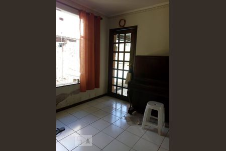 Casa à venda com 250m², 6 quartos e 4 vagas Casa à venda com 250m², 6 quartos e 4 vagasDetalhe