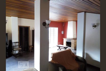 Casa à venda com 250m², 6 quartos e 4 vagas Casa à venda com 250m², 6 quartos e 4 vagasSala