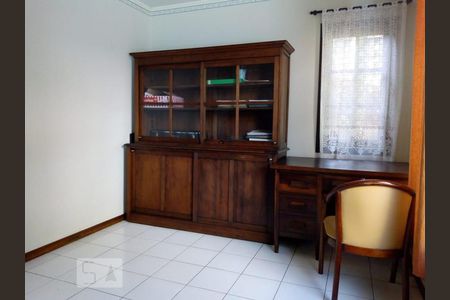 Casa à venda com 250m², 6 quartos e 4 vagas Casa à venda com 250m², 6 quartos e 4 vagasDetalhe