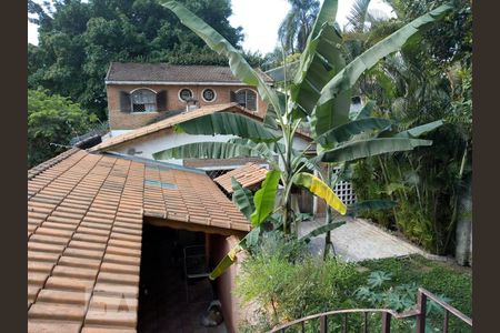 Casa à venda com 250m², 6 quartos e 4 vagas Casa à venda com 250m², 6 quartos e 4 vagasTelhado