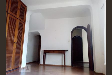 Casa à venda com 250m², 6 quartos e 4 vagas Casa à venda com 250m², 6 quartos e 4 vagasDormitório