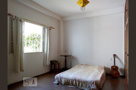 Casa à venda com 250m², 6 quartos e 4 vagas Casa à venda com 250m², 6 quartos e 4 vagasDormitório