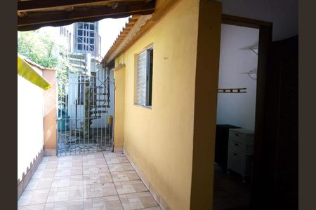 Casa à venda com 250m², 6 quartos e 4 vagas Casa à venda com 250m², 6 quartos e 4 vagasCorredor