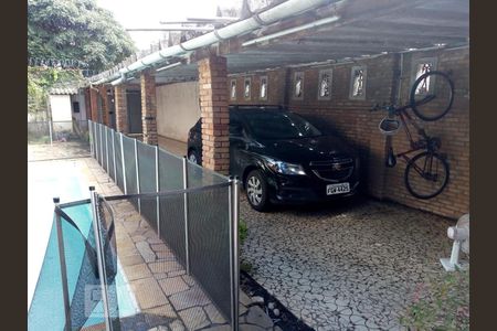 Casa à venda com 250m², 6 quartos e 4 vagas Casa à venda com 250m², 6 quartos e 4 vagasGaragem