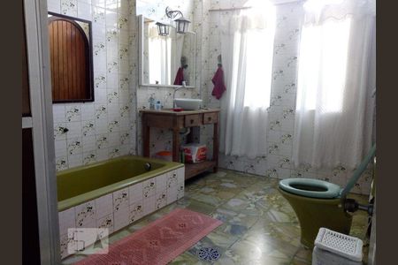 Casa à venda com 250m², 6 quartos e 4 vagas Casa à venda com 250m², 6 quartos e 4 vagasBanheiro