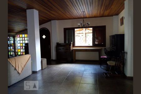 Casa à venda com 250m², 6 quartos e 4 vagas Casa à venda com 250m², 6 quartos e 4 vagasSala