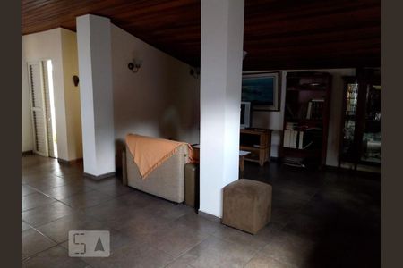 Casa à venda com 250m², 6 quartos e 4 vagas Casa à venda com 250m², 6 quartos e 4 vagasSala