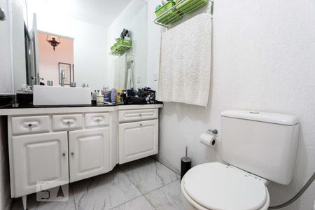 banheiro de apartamento para alugar com 2 quartos, 70m² em Super Quadra Morumbi, São Paulo