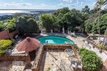 Casa para alugar com 850m², 4 quartos e 6 vagas Casa para alugar com 850m², 4 quartos e 6 vagasPátio e vista