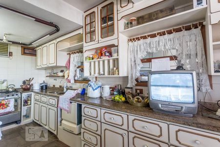 Casa para alugar com 850m², 4 quartos e 6 vagas Casa para alugar com 850m², 4 quartos e 6 vagasCozinha