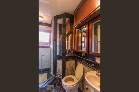 Casa para alugar com 850m², 4 quartos e 6 vagas Casa para alugar com 850m², 4 quartos e 6 vagasBanheiro 2