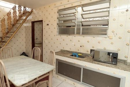 Apartamento à venda com 180m², 2 quartos e 2 vagasCozinha