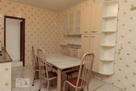 Apartamento à venda com 180m², 2 quartos e 2 vagasCozinha