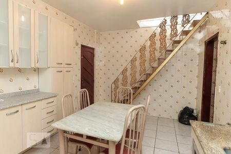 Apartamento à venda com 180m², 2 quartos e 2 vagasCozinha