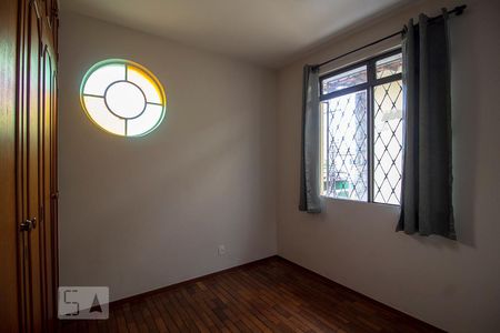 Quarto de casa de condomínio para alugar com 2 quartos, 74m² em Caiçaras, Belo Horizonte