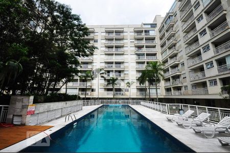 Studio para alugar com 32m², 1 quarto e 1 vaga Studio para alugar com 32m², 1 quarto e 1 vagaÁrea comum - Piscina