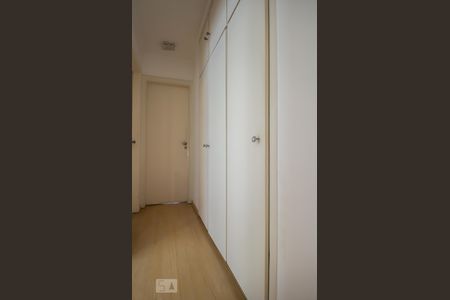Apartamento para alugar com 103m², 2 quartos e 2 vagasCorredor quartos
