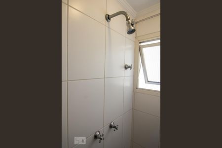 Banheiro social detalhe de apartamento para alugar com 2 quartos, 103m² em Pinheiros, São Paulo