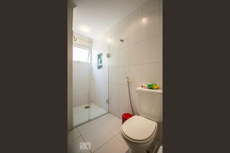 Banheiro social de apartamento para alugar com 2 quartos, 103m² em Pinheiros, São Paulo