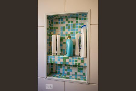 Banheiro social detalhe de apartamento para alugar com 2 quartos, 103m² em Pinheiros, São Paulo