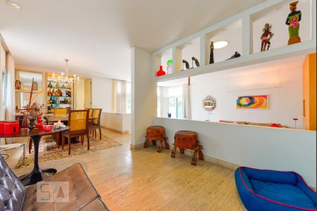 Sala de casa à venda com 3 quartos, 500m² em Vila Madalena, São Paulo