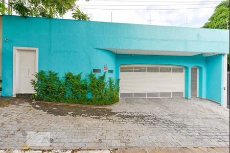 Casa à venda com 500m², 3 quartos e 4 vagas Casa à venda com 500m², 3 quartos e 4 vagasFachada