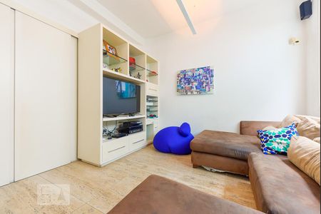Sala TV de casa à venda com 3 quartos, 500m² em Vila Madalena, São Paulo