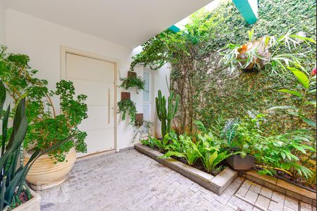 Casa à venda com 500m², 3 quartos e 4 vagas Casa à venda com 500m², 3 quartos e 4 vagasGaragem