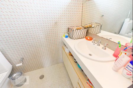 Casa à venda com 500m², 3 quartos e 4 vagas Casa à venda com 500m², 3 quartos e 4 vagasBanheiro Suíte 1