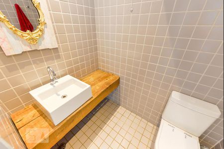 Casa à venda com 500m², 3 quartos e 4 vagas Casa à venda com 500m², 3 quartos e 4 vagasLavabo Salão