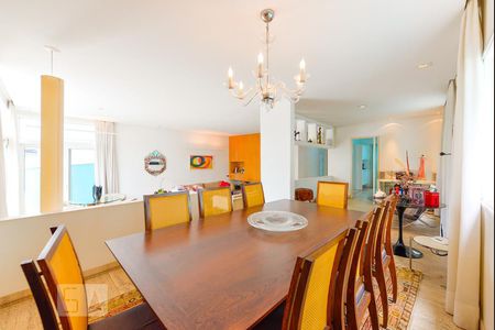 Sala de casa à venda com 3 quartos, 500m² em Vila Madalena, São Paulo