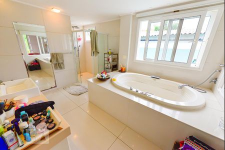 Casa à venda com 500m², 3 quartos e 4 vagas Casa à venda com 500m², 3 quartos e 4 vagasBanheiro Suíte 2