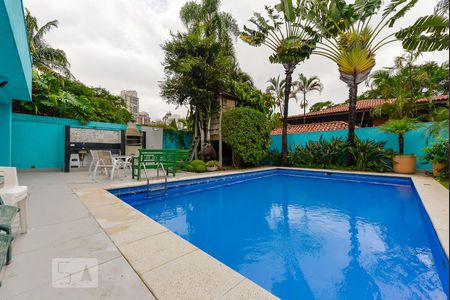 Casa à venda com 500m², 3 quartos e 4 vagas Casa à venda com 500m², 3 quartos e 4 vagasPiscina