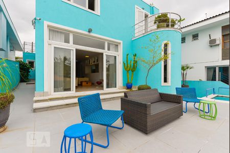 Casa à venda com 500m², 3 quartos e 4 vagas Casa à venda com 500m², 3 quartos e 4 vagasVaranda Sala