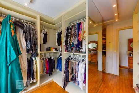 Casa à venda com 500m², 3 quartos e 4 vagas Casa à venda com 500m², 3 quartos e 4 vagasCloset Suíte 2