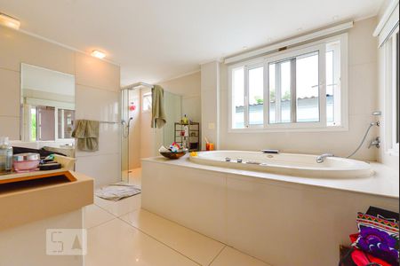 Casa à venda com 500m², 3 quartos e 4 vagas Casa à venda com 500m², 3 quartos e 4 vagasBanheiro Suíte 2