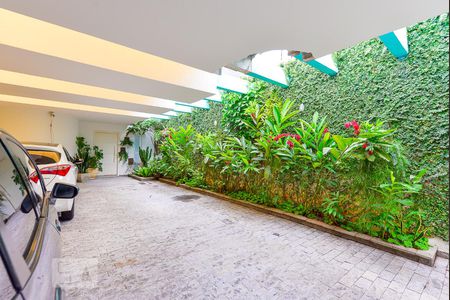 Casa à venda com 500m², 3 quartos e 4 vagas Casa à venda com 500m², 3 quartos e 4 vagasGaragem