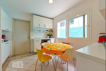 Casa à venda com 500m², 3 quartos e 4 vagas Casa à venda com 500m², 3 quartos e 4 vagasCopa