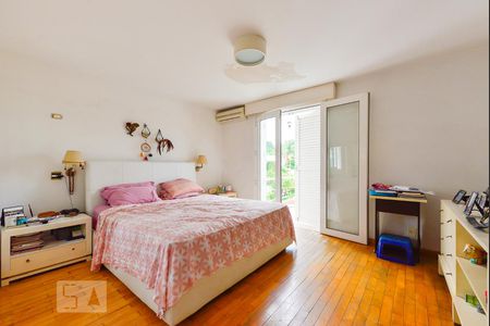 Casa à venda com 500m², 3 quartos e 4 vagas Casa à venda com 500m², 3 quartos e 4 vagasSuíte 2