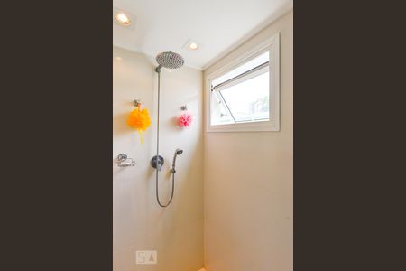 Casa à venda com 500m², 3 quartos e 4 vagas Casa à venda com 500m², 3 quartos e 4 vagasBanheiro Suíte 2