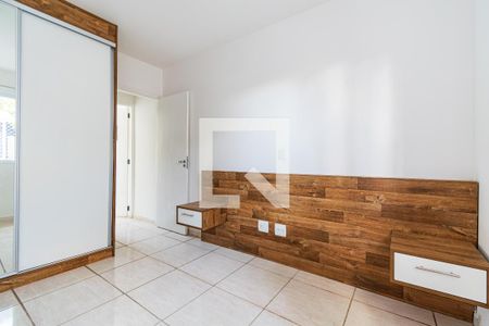 Casa de condomínio à venda com 77m², 2 quartos e 2 vagasSuíte