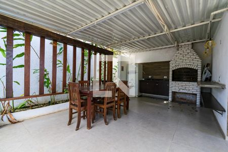 Casa de condomínio à venda com 77m², 2 quartos e 2 vagasChurrasqueira