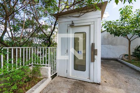 Casa de condomínio à venda com 77m², 2 quartos e 2 vagasEntrada