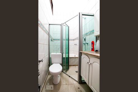 Banheiro de casa para alugar com 2 quartos, 120m² em Parque Novo Mundo, São Paulo