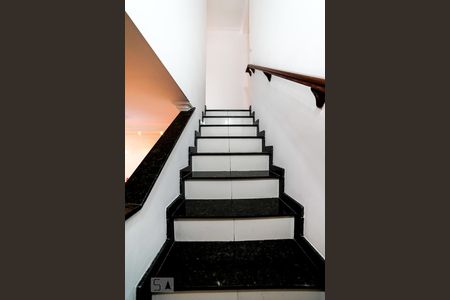 Escadas aos Quartos de casa para alugar com 2 quartos, 120m² em Parque Novo Mundo, São Paulo