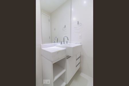 Banheiro de apartamento à venda com 1 quarto, 49m² em Vila Gertrudes, São Paulo