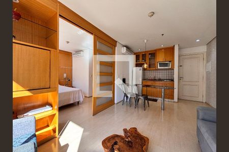 Sala/Cozinha de apartamento para alugar com 1 quarto, 45m² em Itaim Bibi, São Paulo